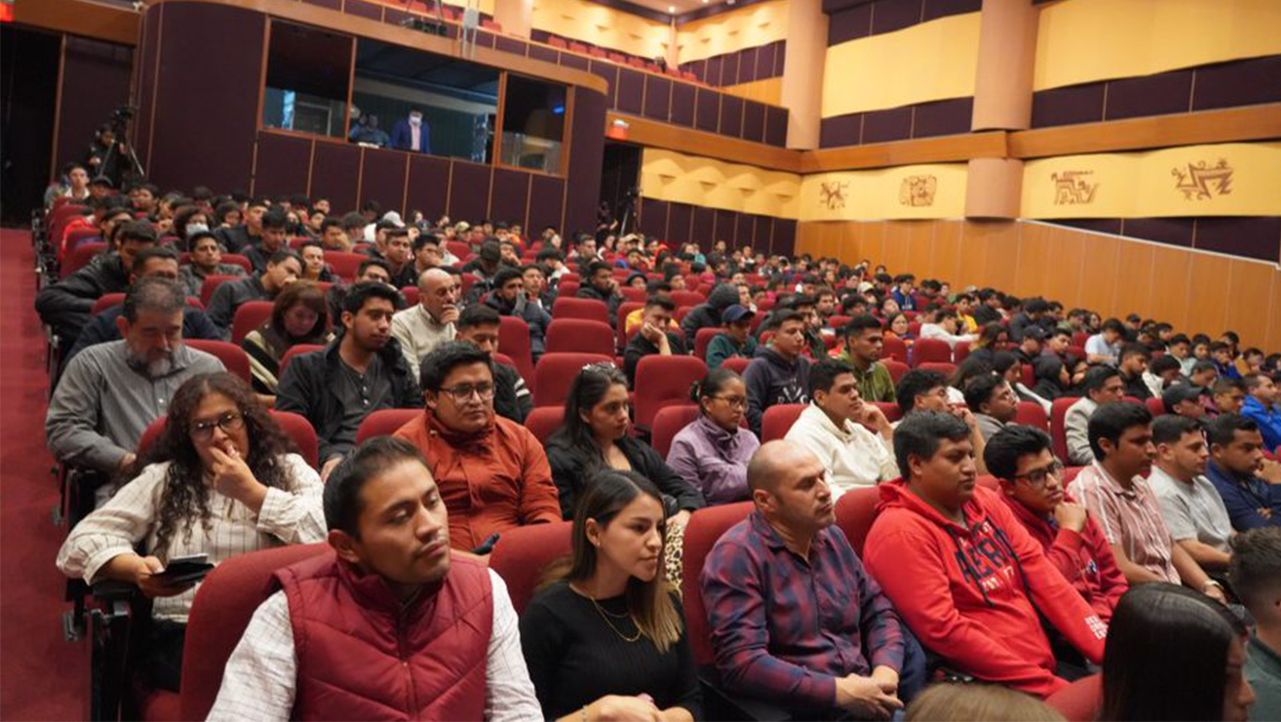 Estudiantes y docentes presentes