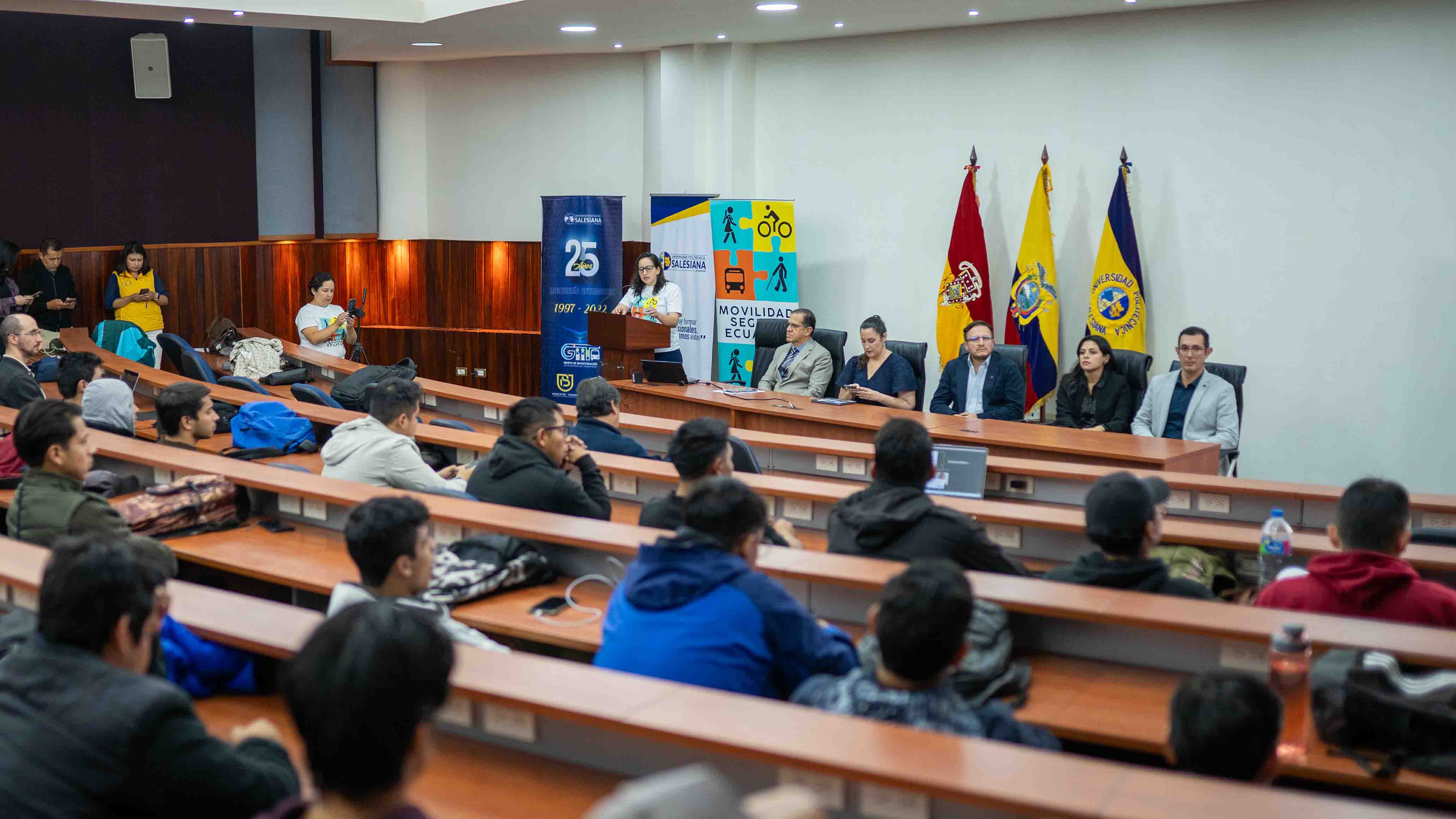 Estudiantes de Ingenieria Automotriz de 7mo y 8vo ciclo participan del Conversatorio Cuidades, Seguras, Velocidades, Controladas_