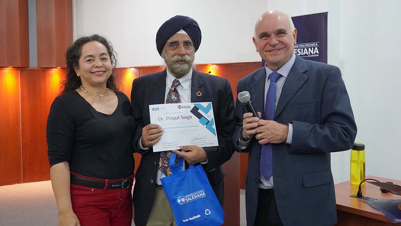 (De izq. Mónica Huerta, Dr. Pritpal Singh y José Manuel Aller