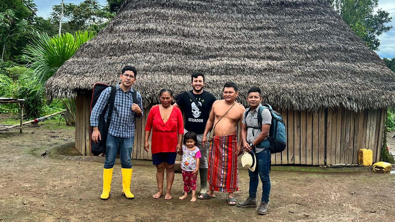 Blas Garzón y el estudiante Adriel Shicay, pudieron visitar la Misión Salesiana de Wasakentsa y la comunidad de Wichimi