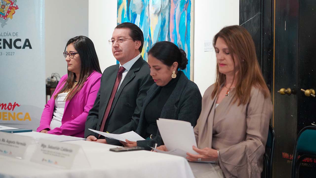 Mesa directiva durante el lanzamiento del proyecto
