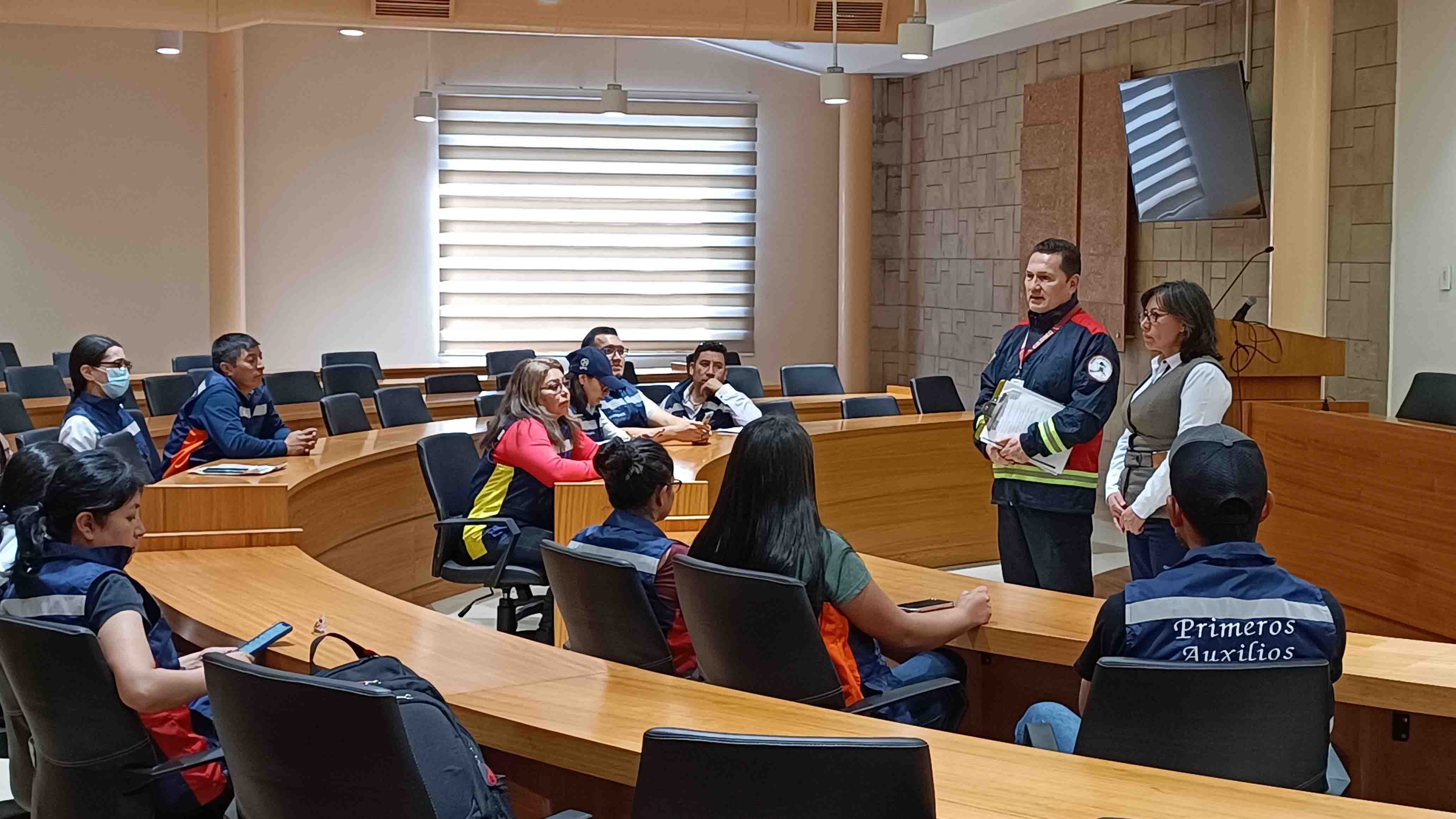 La comunidad universitaria de los campus El Girón y Sur participó activamente en los simulacros de evacuación organizados con el fin de construir una cultura de seguridad. Gracias, 