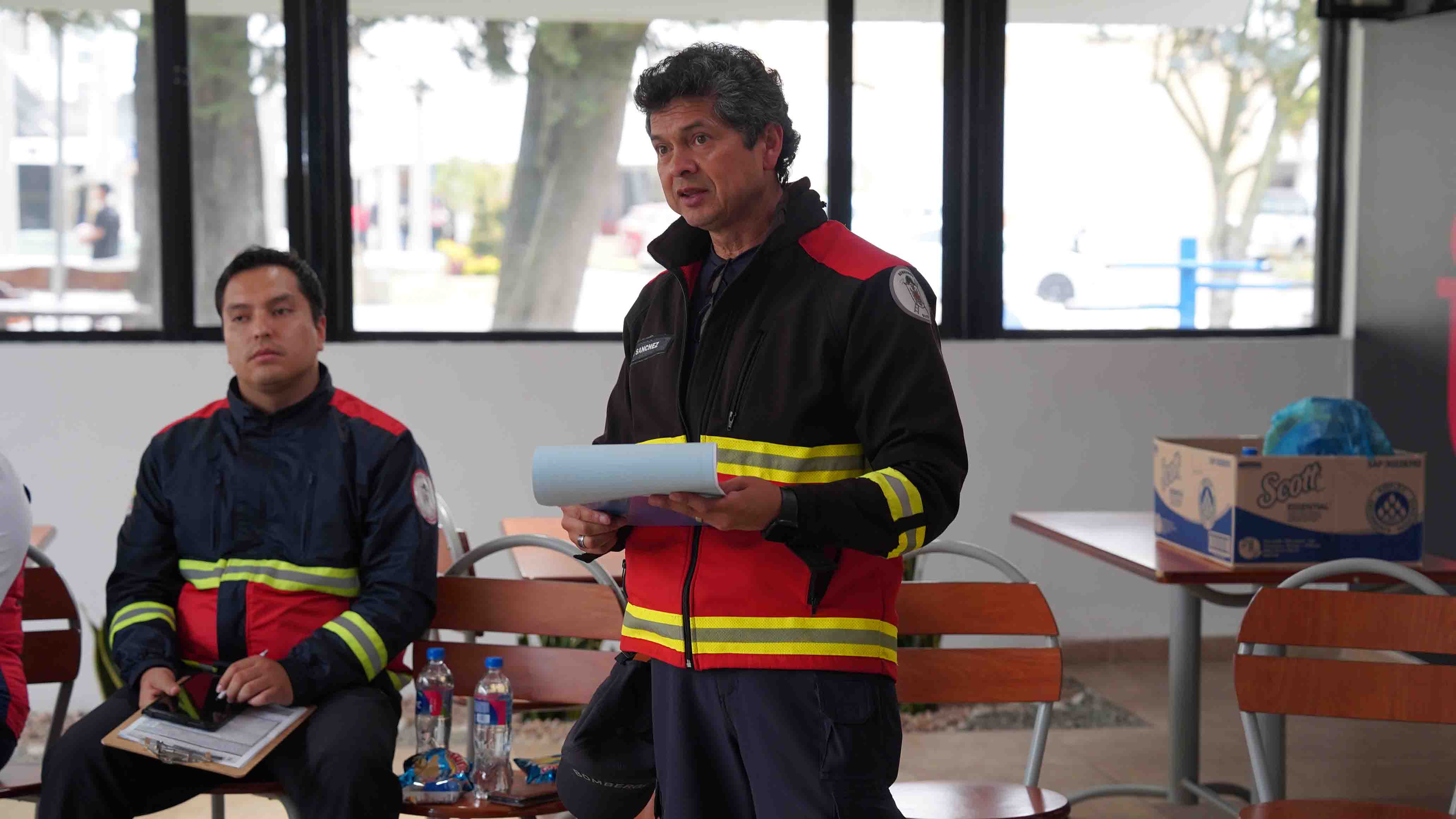 La comunidad universitaria de los campus El Girón y Sur participó activamente en los simulacros de evacuación organizados con el fin de construir una cultura de seguridad. Gracias, 