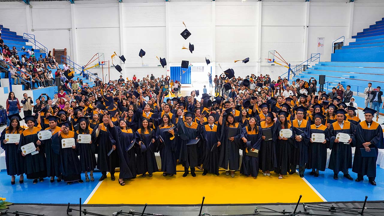 Graduados de la UPS reciben su título de tercer nivel