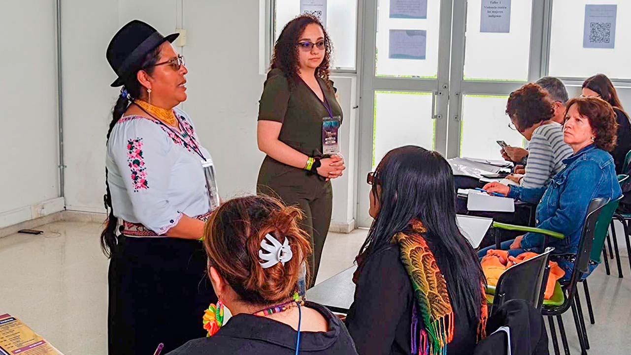 Taller sobre violencia de género impartido por Jessica Rivadeneira y Aurora Iza