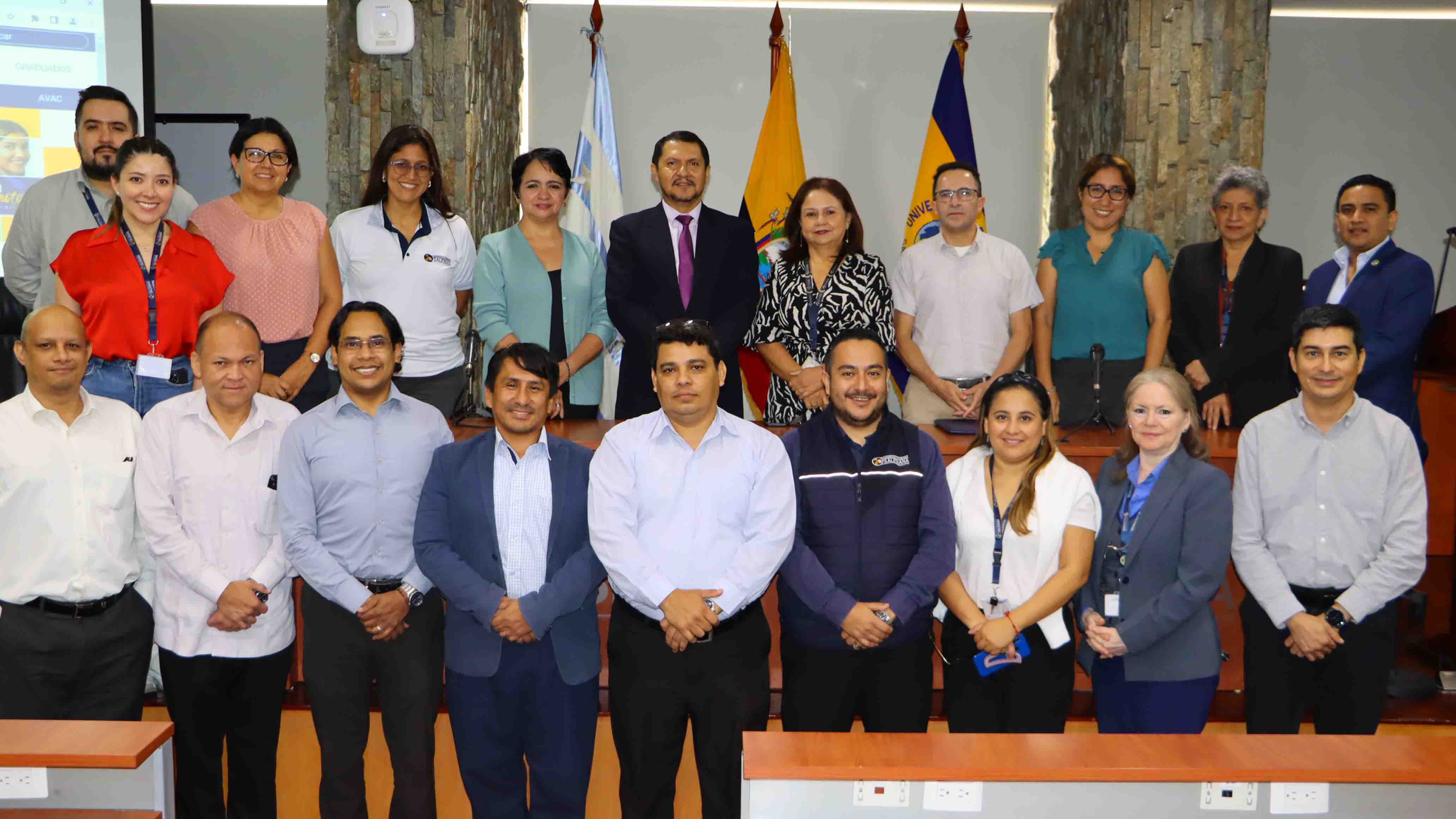 Sede Guayaquil firma convenio interinstitucional con el consultorio de especialidades María Auxiliadora