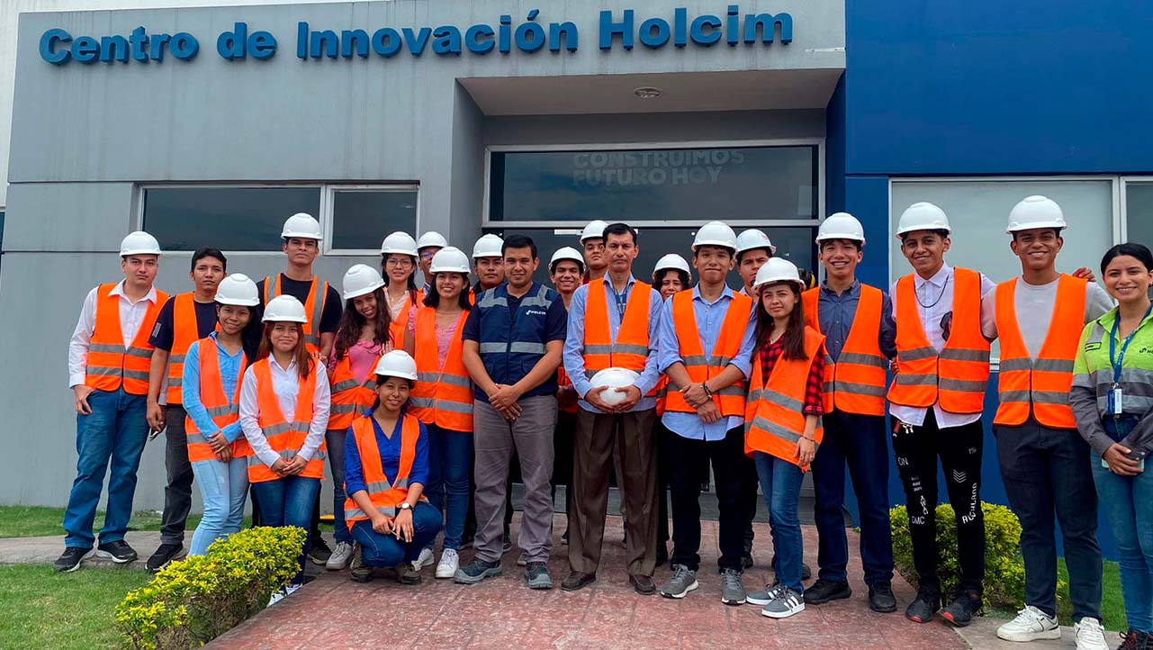 Civil engineering students at Holcim Ecuador
