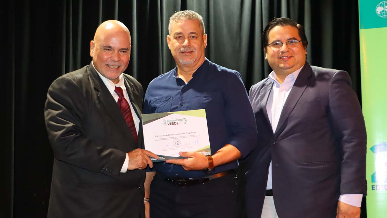 Entrega de reconocimientos a las instituciones por sus buenas prácticas comunicativas