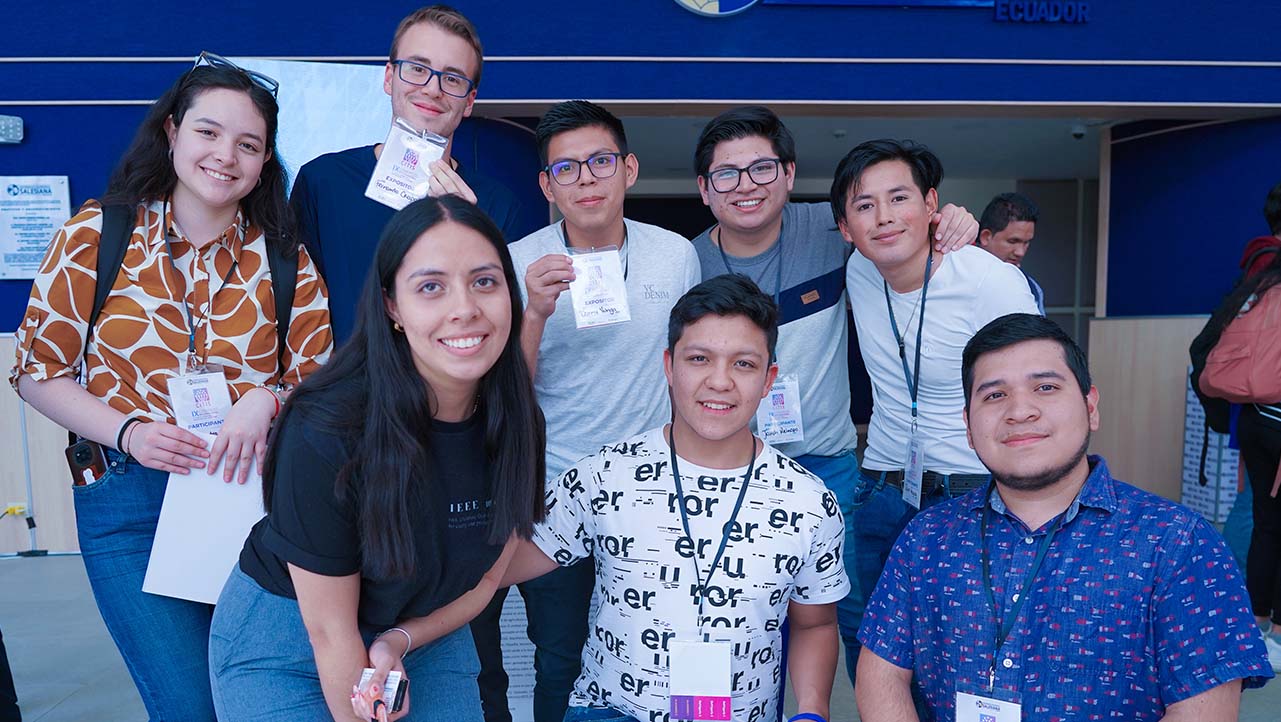 Estudiantes de la UPS presentes en la inauguración del CITIS 2023
