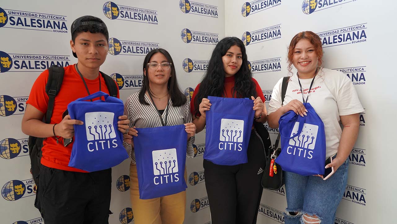 Estudiantes de la UPS presentes en la inauguración del CITIS 2023