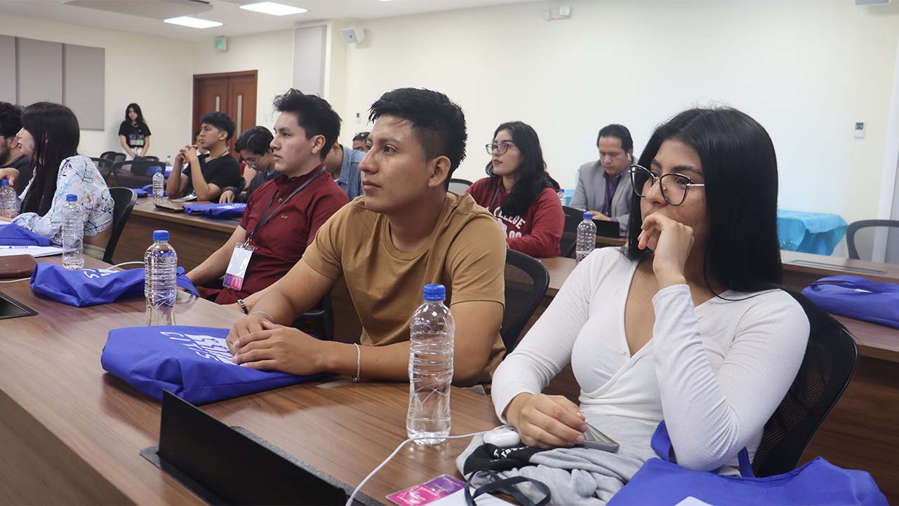 Estudiantes durante las sesiones técnicas