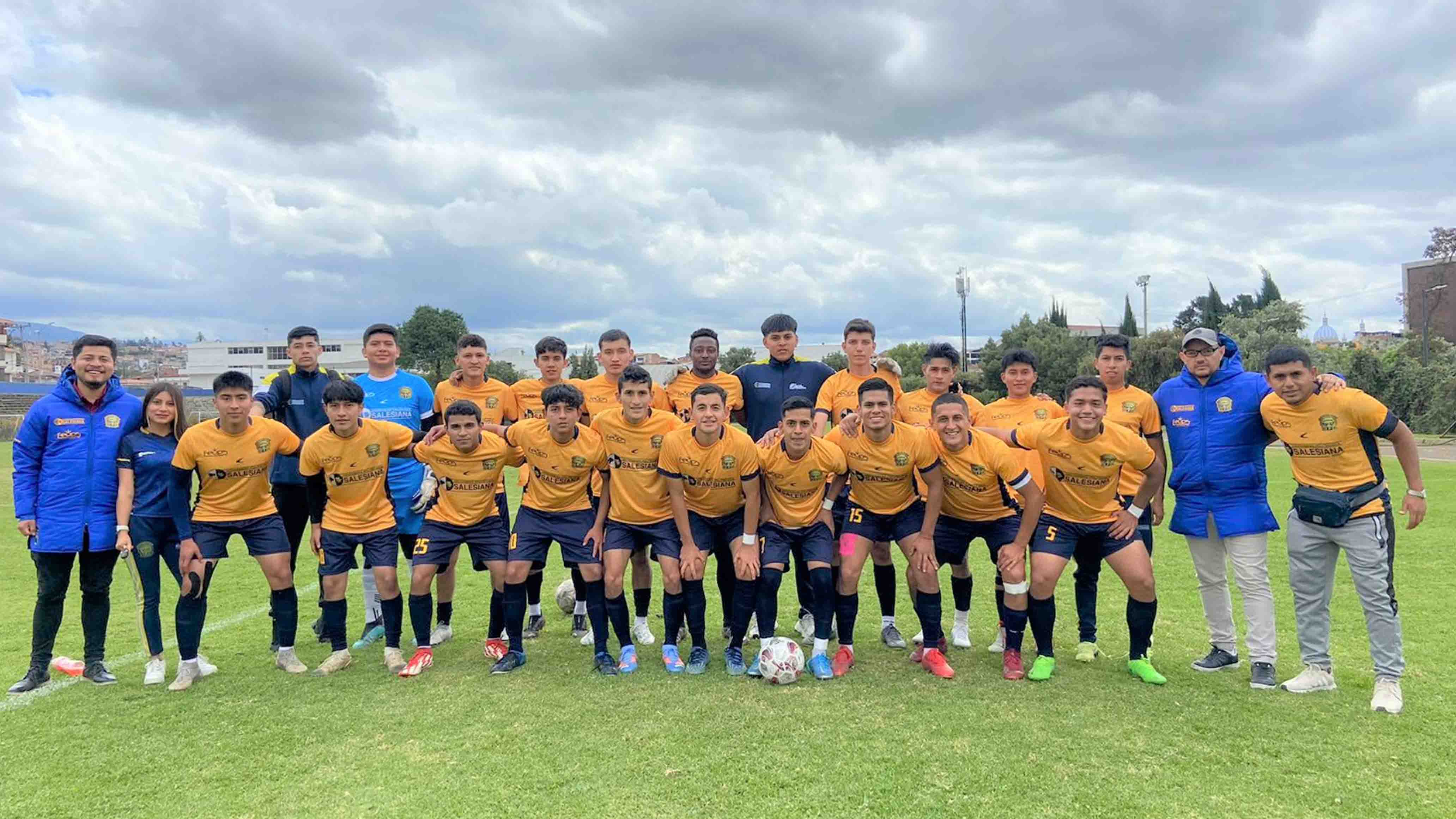 Equipo de futbol conformado por estudiantes de la UPS