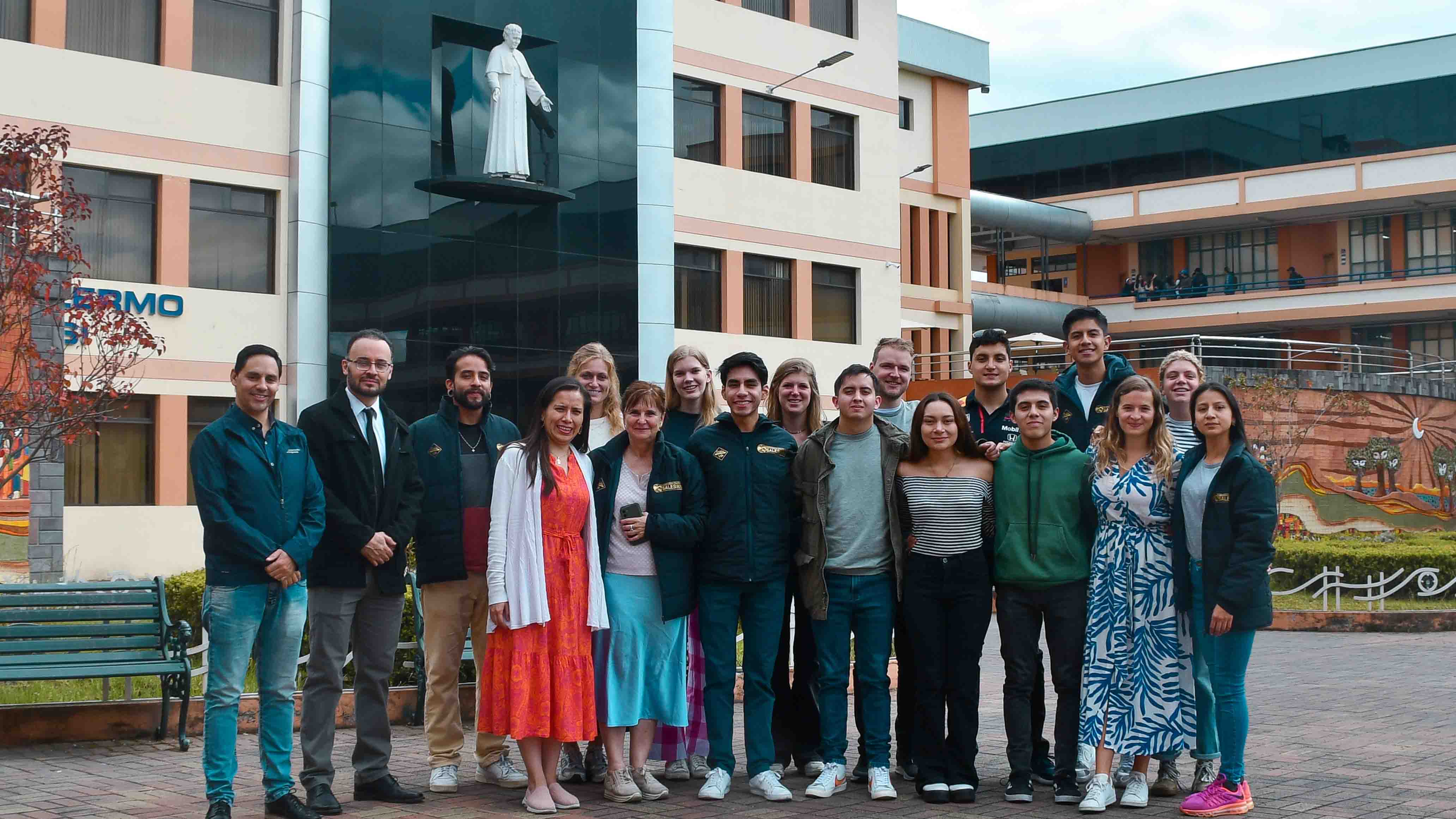 Estudiantes de la la University College Leuven Limburg de Bélgica, compartiendo experiencias en la UPS