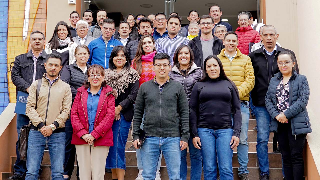 Grupo de docentes de la sede Cuenca que participaron del taller