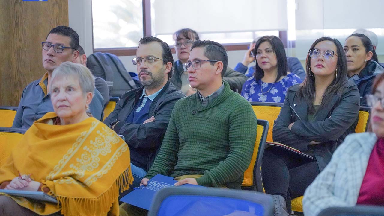 Grupo de docentes de la sede Cuenca que participaron del taller