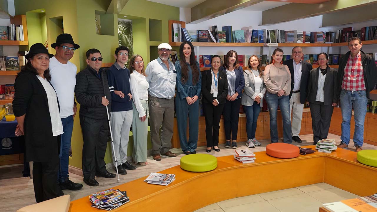 Visita a la librería Abya Yala y la Tiflobiblioteca de la UPS sede Quito