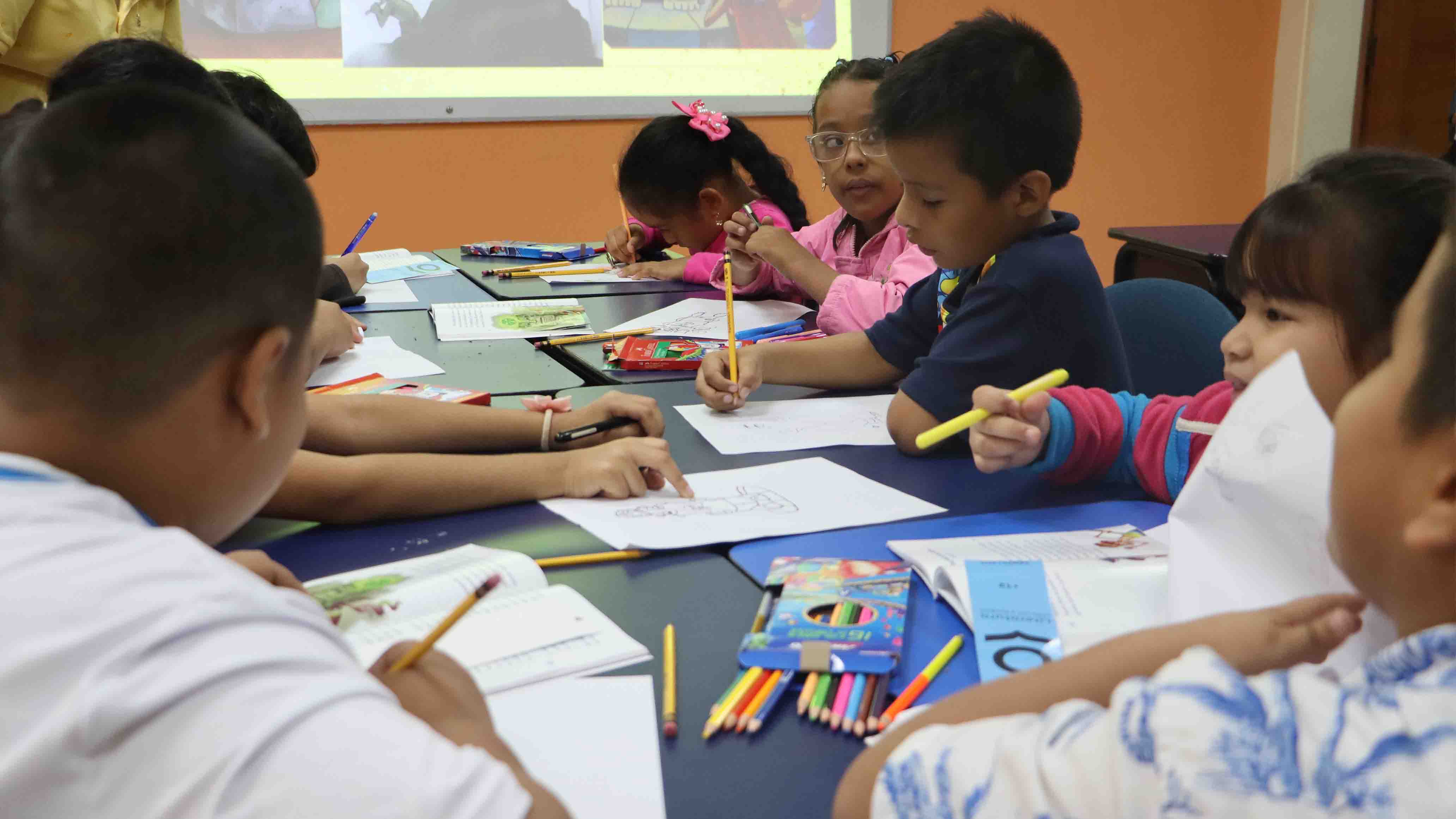 Estudiantes de Educación Básica de la sede Guayaquil lideran proyecto para contribuir al desarrollo integral y la sostenibilidad ambiental del Barrio Cuba 