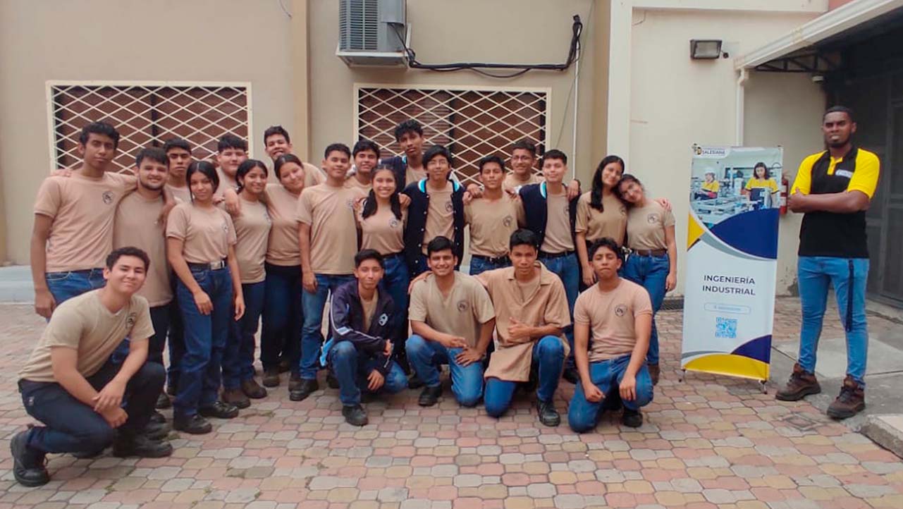 Grupo de estudiantes durante las capacitaciones