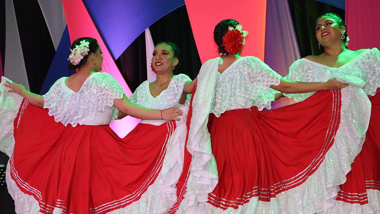 Grupo ASU cultural “Ayawayra” de la sede Guayaquil