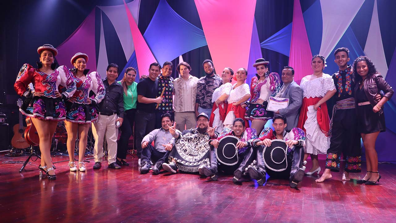 Grupo ASU cultural “Ayawayra” de la sede Guayaquil