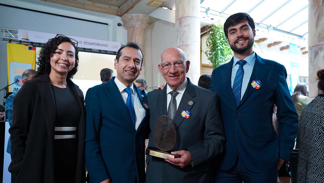 (De izq.) Belén Soriano, Luis Tobar, P. Javier Herrán y Bernardo Salgado