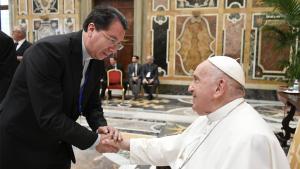 UPS President Juan Cárdenas greets Pope Francis