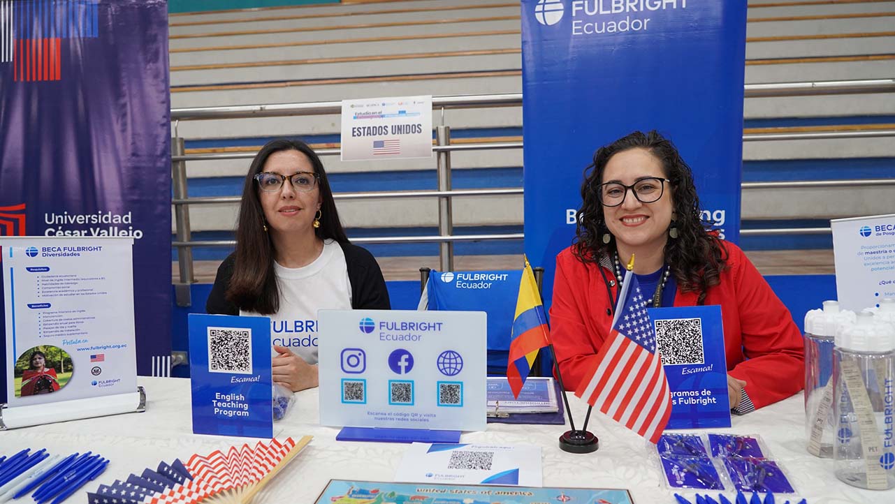 Stand que oferta becas fulbright