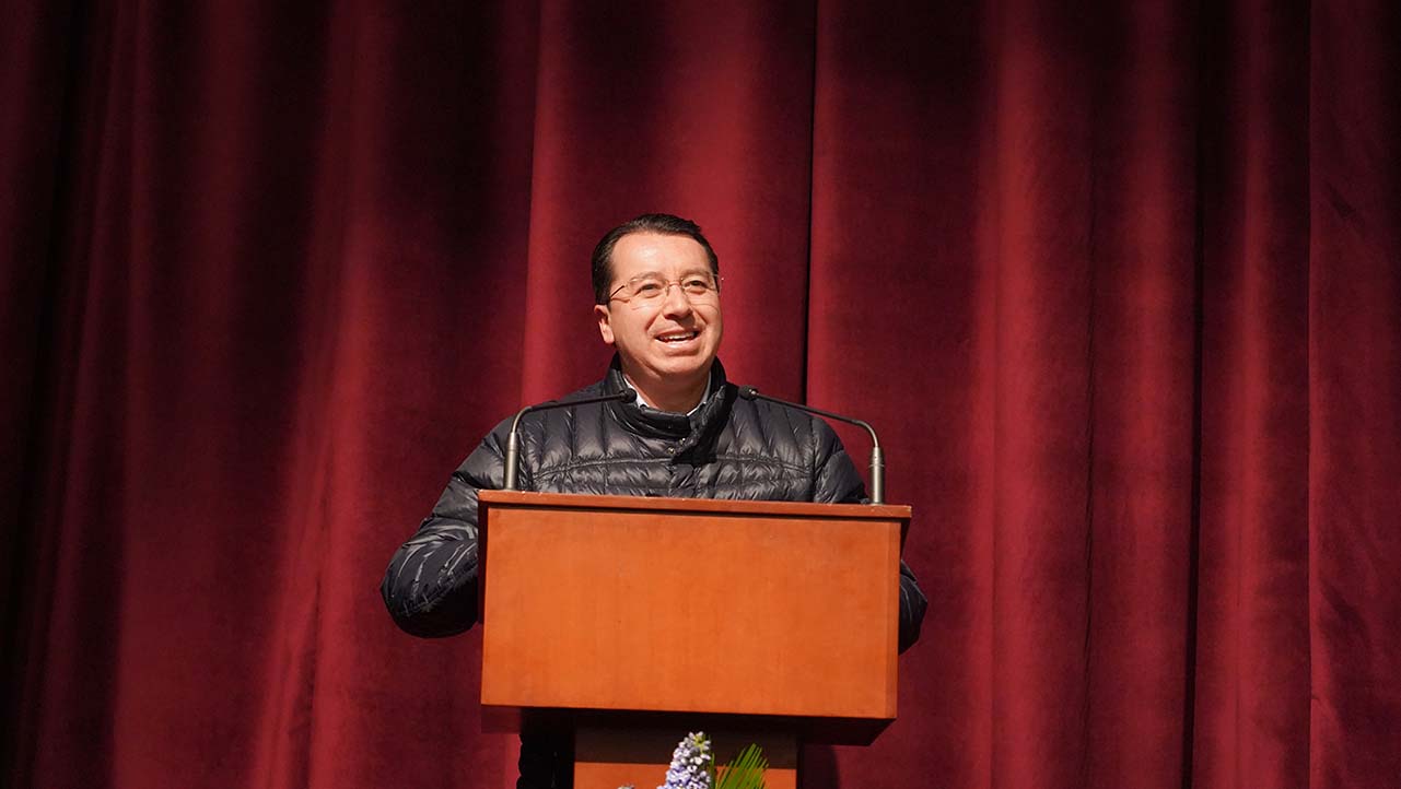 P. Juan Cárdenas durante su discurso de bienvenida