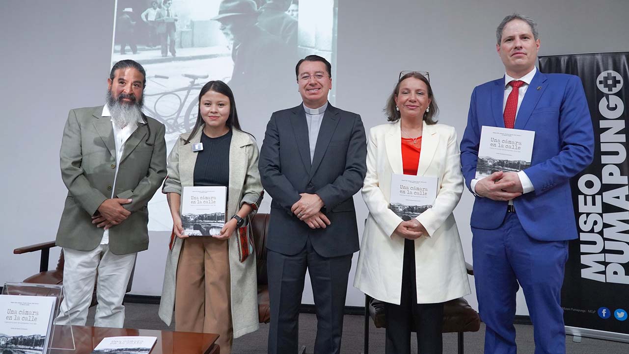 (De izq.) Vicente Tello, Malena Tello, P. Juan Cárdenas, Luz Marina Castillo y Andrea De Santis