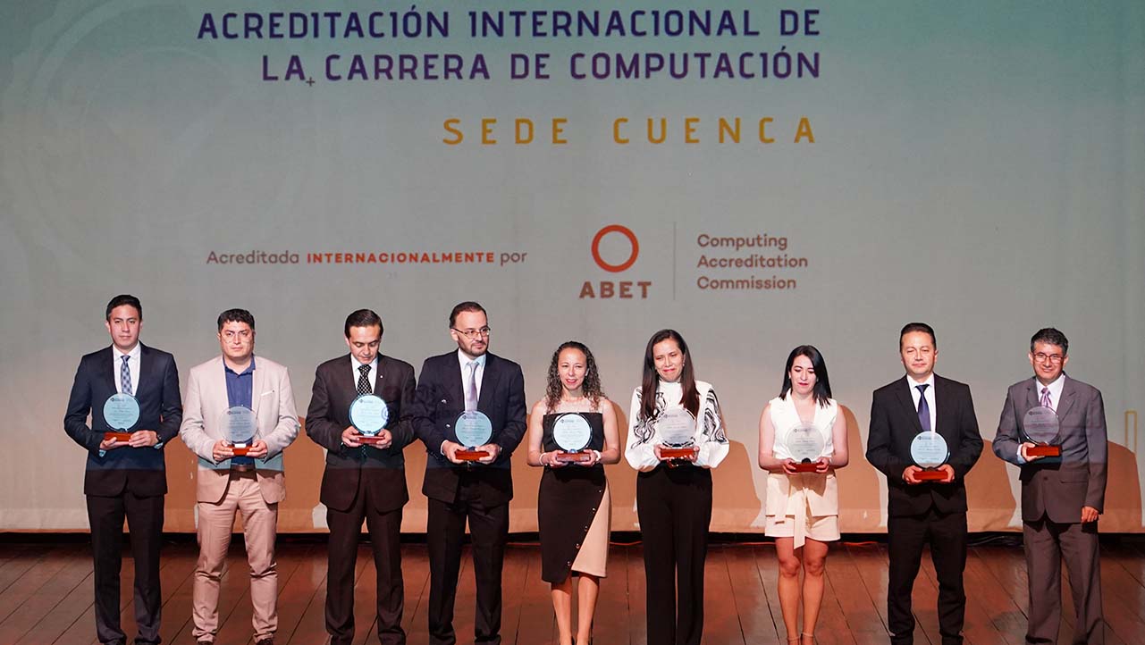 Comisión de docentes de la carrera de Computación que recibieron un reconocimiento por parte de la UPS