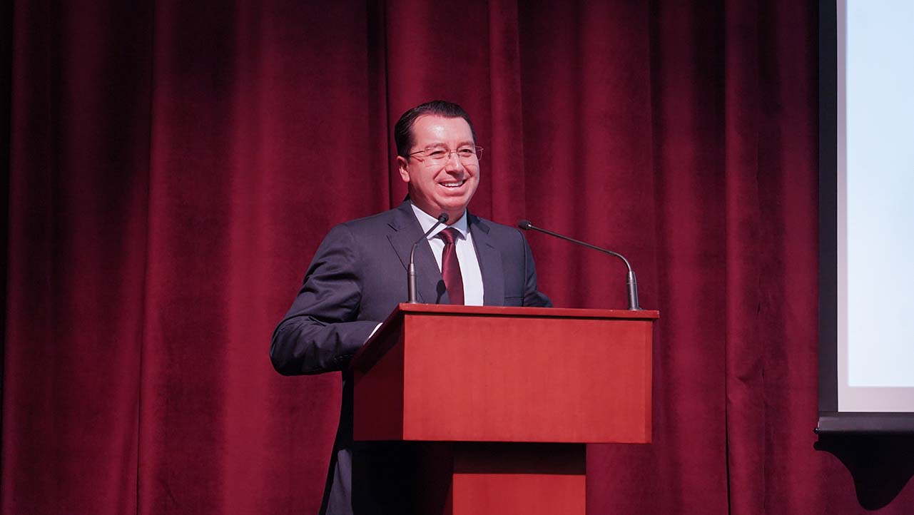 P. Juan Cárdenas durante su discurso de bienvenida
