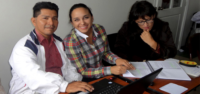 Gabriela Rivadeneira participando en las clases presenciales