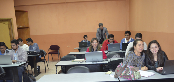 Investigadores de la UPS en el Taller de Redacción Periodística