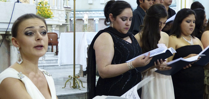 coro de la Universidad Politécnica Salesiana y la Orquesta Sinfónica de Guayaquil
