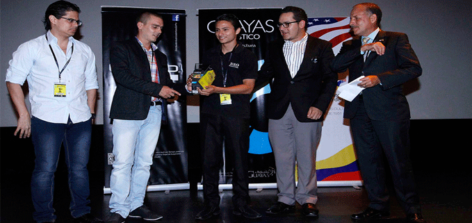 Entrega del premio al ganador Daniel de la A