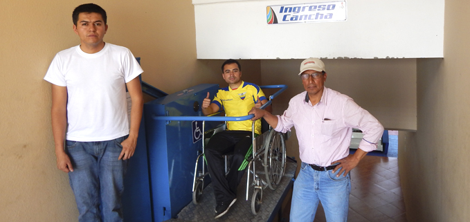 estudiantes de la Carrera de Ingeniería Mecánica de la Sede Quito