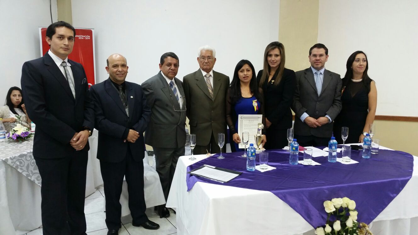 Docente de la UPS, Presidente Actual del Colegio de Contadores del Azuay, ex Presidentes del Colegio de Contadores, Ing. Sonia Patricia Santos, Representante del Prefecto del Azuay, Representante del Director del servicio de Rentas Internas, ex Presidenta del Colegio de Contadores.