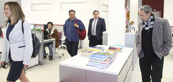 Dr. Eduardo Aguado López (al fondo), Dra. Arianna Bcerril Gacía (adelante) e Ing. Salvador García (derecha)