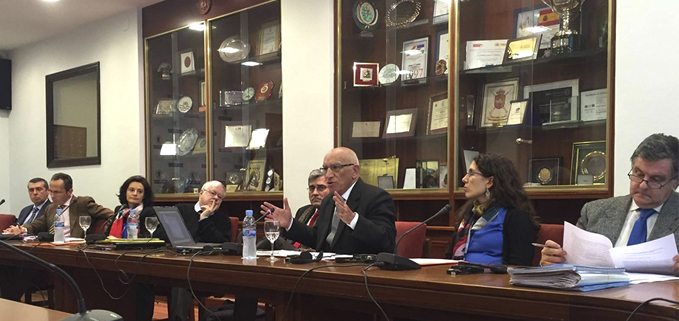 Padre Javier Herrán presentando el modelo de gestión de la UPS  a catedráticos y gestores de la Universidad Politécnica de Madrid