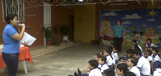Equipo GASOL en escuela Dr Francisco Falquez Ampuero