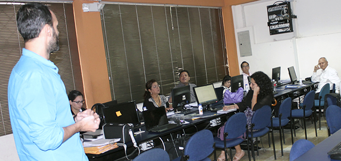 Martín Oller Alonso dictando el curso