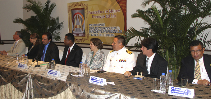 Mesa directiva del evento de premiación