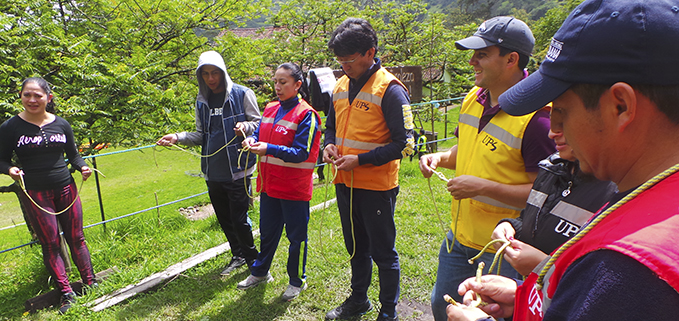 Brigadistas de la UPS sede Cuenca y Rectorado en la capacitación realizada en Girón, Azuay.