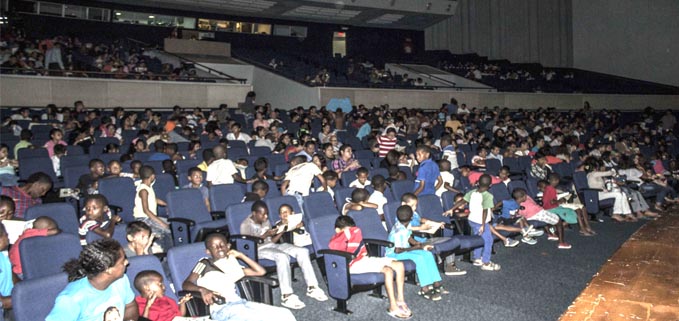 Publico del musical en el Teatro Eloy Alfaro