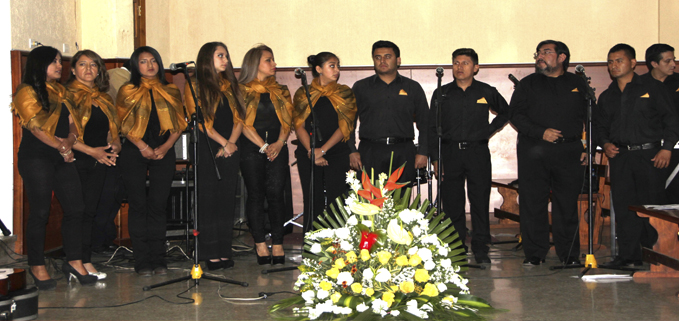 Integrantes del Coro en la Serenata a Don Bosco