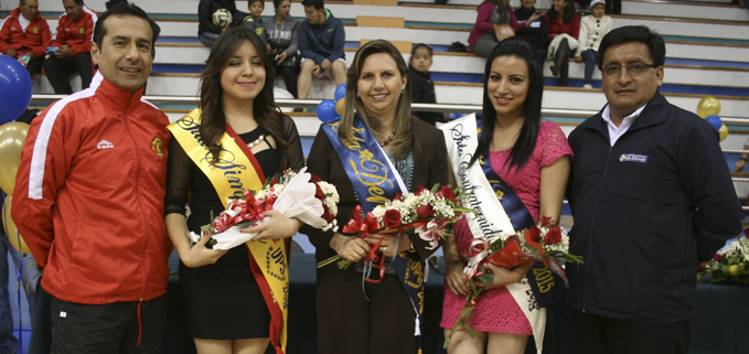 (de izq.) Luis Tobar, Andrea Solorzano, Priscila Herrera, Tania Nieves y Cesar Vasquez