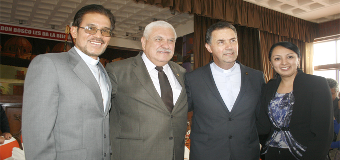 (de izq.) Padre Jorge Molina, Inspector de los Salesianos en el Ecuador; Arq. Marcelo Cabrera, Alcalde de Cuenca; Padre Ángel Fernández, Rector Mayor de los Salesianos; Ruth Caldas, Vicealcadesa de Cuenca