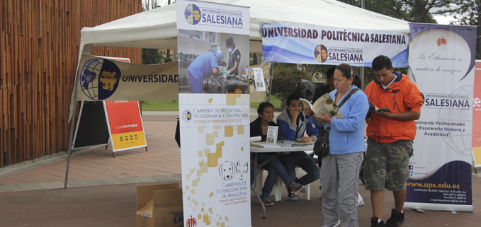 stand de la UPS en la Casa Abierta realizada por la celebración del Día de la Tierra.