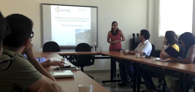 Maria Fernanda Solorzano presentando su investigación en Mexico.