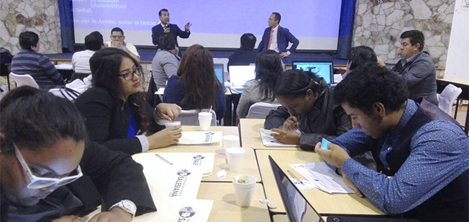 Profesores participantes del curso Competencias en Dirección de proyectos de innovación educativa en el Centro de Convenciones de Baguanchi